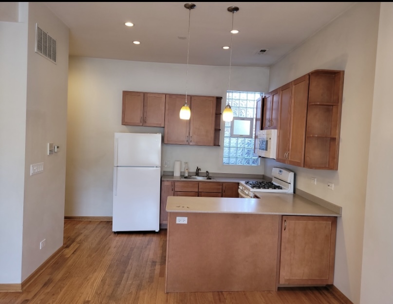 2350 W Grand Avenue