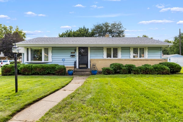 2206 HALSTED RD, ROCKFORD, IL 61103 - Image ecb69ae6ecd878f74fa92c018be42d09/2301185585