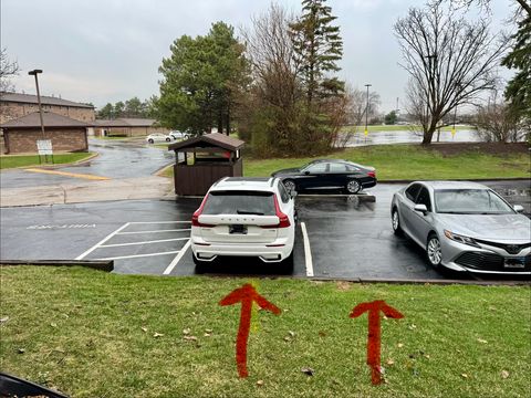 Tiny photo for 344 Sheridan Drive #1C, Willowbrook, IL 60527 (MLS # 12609523)