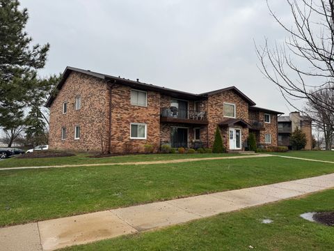 Photo of 344 Sheridan Drive #1C, Willowbrook, IL 60527 (MLS # 12609523)