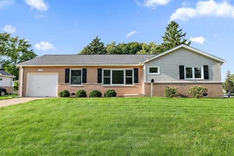Photo of 220 Kingman Lane, Hoffman Estates, IL 60169 (MLS # 12744550)