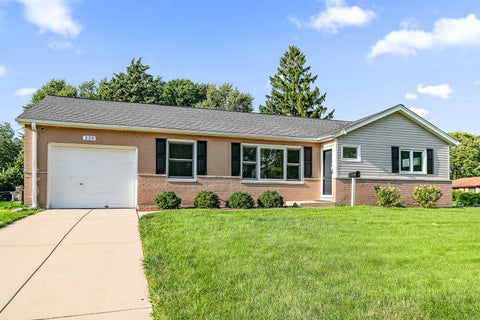 Tiny photo for 220 Kingman Lane, Hoffman Estates, IL 60169 (MLS # 12744550)