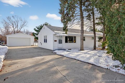 871 S Chatham Avenue Addison IL 60101