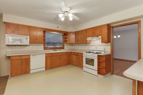 Tiny photo for 1615 S Roosevelt Avenue, Bloomington, IL 61701 (MLS # 12474861)