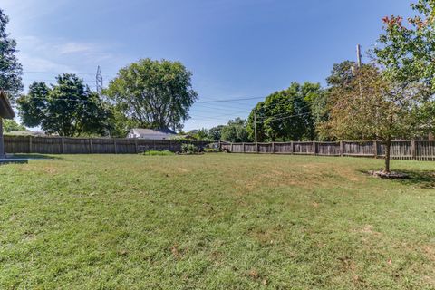 Tiny photo for 1615 S Roosevelt Avenue, Bloomington, IL 61701 (MLS # 12474861)