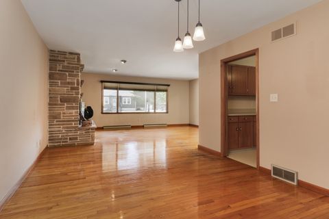 Tiny photo for 1615 S Roosevelt Avenue, Bloomington, IL 61701 (MLS # 12474861)