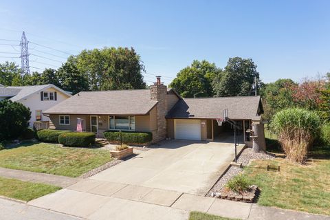 Tiny photo for 1615 S Roosevelt Avenue, Bloomington, IL 61701 (MLS # 12474861)