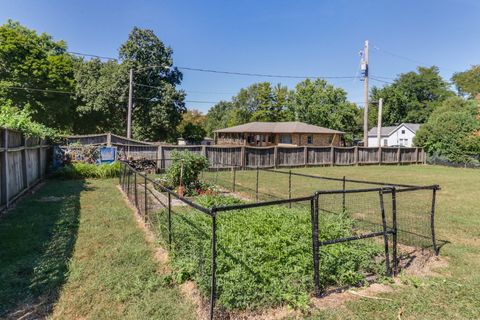 Tiny photo for 1615 S Roosevelt Avenue, Bloomington, IL 61701 (MLS # 12474861)