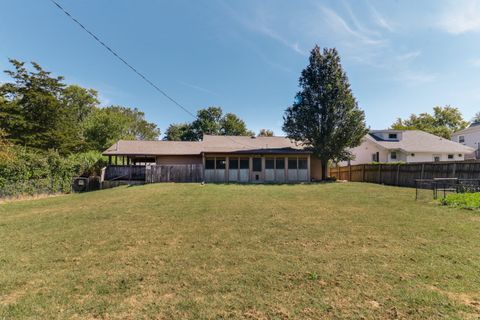 Tiny photo for 1615 S Roosevelt Avenue, Bloomington, IL 61701 (MLS # 12474861)