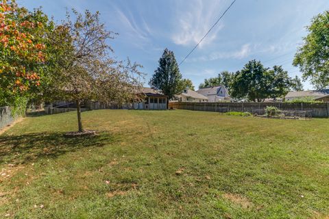 Tiny photo for 1615 S Roosevelt Avenue, Bloomington, IL 61701 (MLS # 12474861)