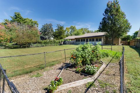 Tiny photo for 1615 S Roosevelt Avenue, Bloomington, IL 61701 (MLS # 12474861)