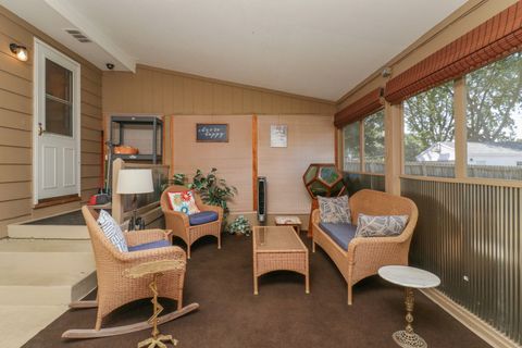 Tiny photo for 1615 S Roosevelt Avenue, Bloomington, IL 61701 (MLS # 12474861)