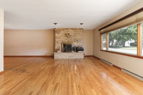 Tiny photo for 1615 S Roosevelt Avenue, Bloomington, IL 61701 (MLS # 12474861)