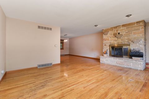 Tiny photo for 1615 S Roosevelt Avenue, Bloomington, IL 61701 (MLS # 12474861)