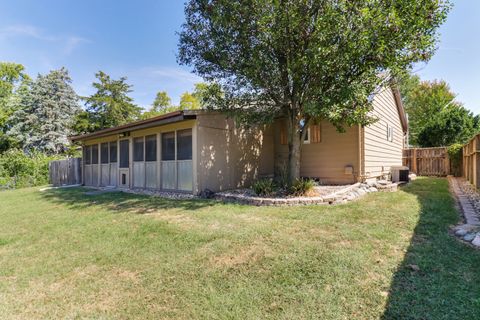 Tiny photo for 1615 S Roosevelt Avenue, Bloomington, IL 61701 (MLS # 12474861)