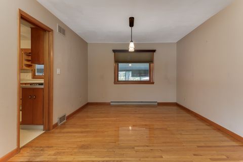 Tiny photo for 1615 S Roosevelt Avenue, Bloomington, IL 61701 (MLS # 12474861)