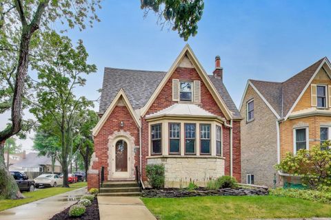 Photo of 5501 W BYRON Street, Chicago, IL 60641 (MLS # 12491140)