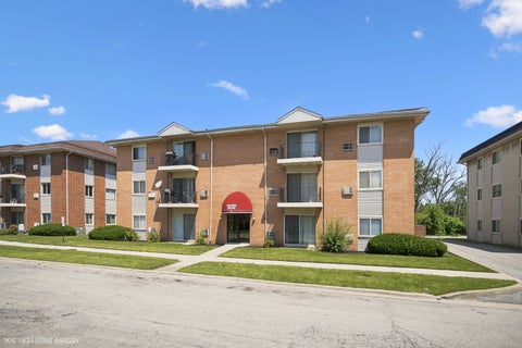 Tiny photo for 1900 Canal Street #1B, Blue Island, IL 60406 (MLS # 12714253)
