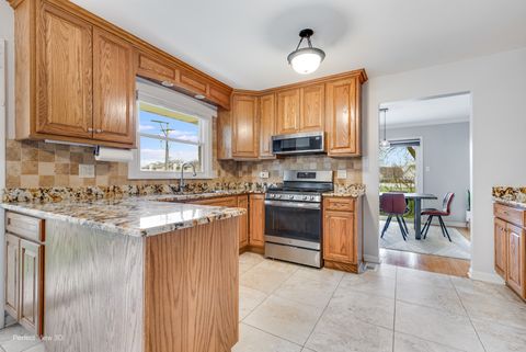 Tiny photo for 1003 W Hintz Road, Arlington Heights, IL 60004 (MLS # 12594776)