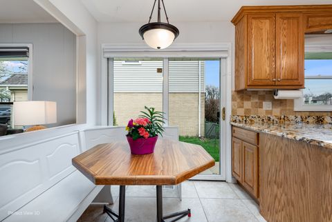 Tiny photo for 1003 W Hintz Road, Arlington Heights, IL 60004 (MLS # 12594776)