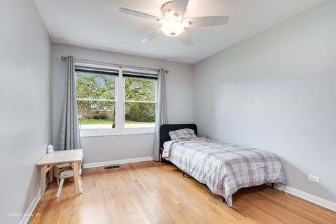 Tiny photo for 1003 W Hintz Road, Arlington Heights, IL 60004 (MLS # 12594776)