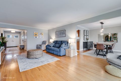 Tiny photo for 1003 W Hintz Road, Arlington Heights, IL 60004 (MLS # 12594776)