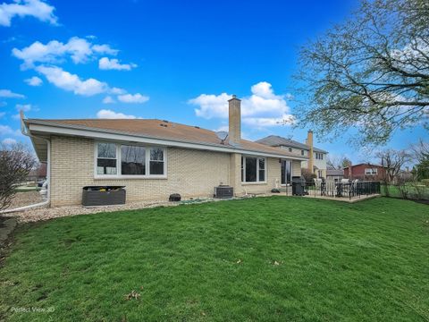 Tiny photo for 1003 W Hintz Road, Arlington Heights, IL 60004 (MLS # 12594776)