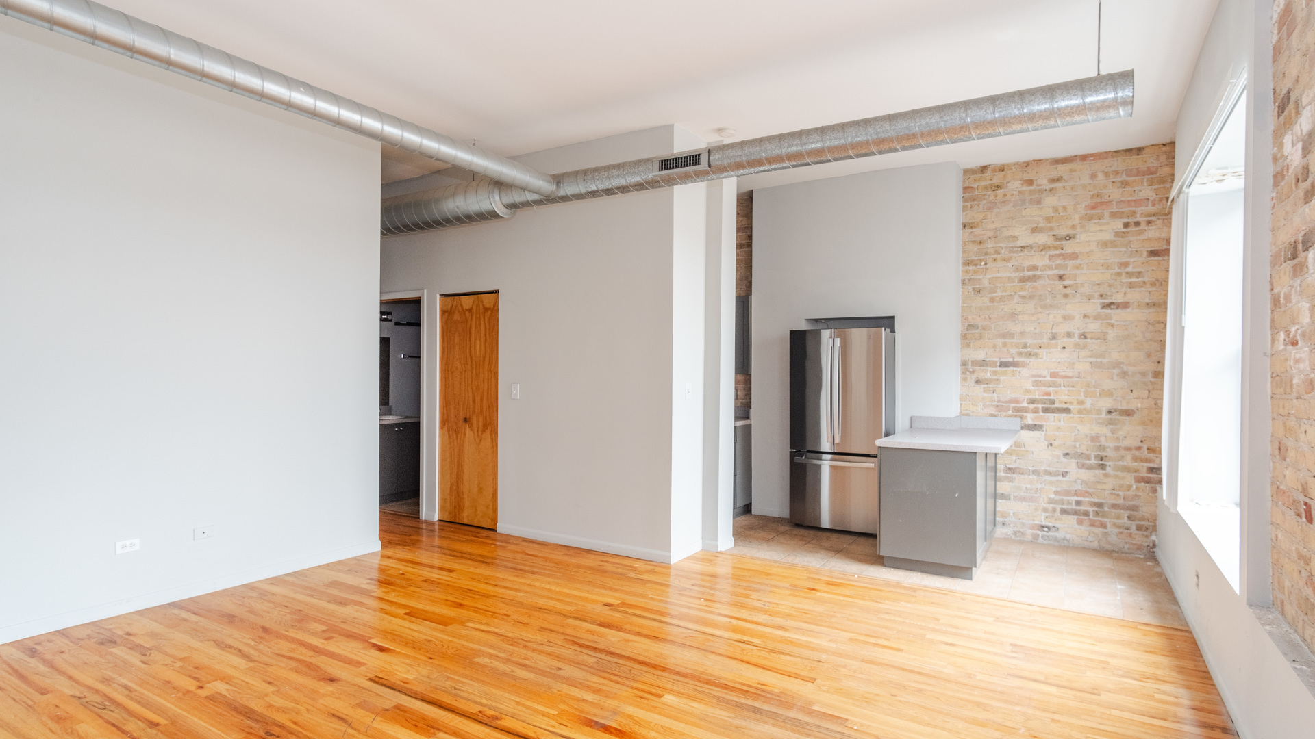 1300 N MILWAUKEE Avenue 3F