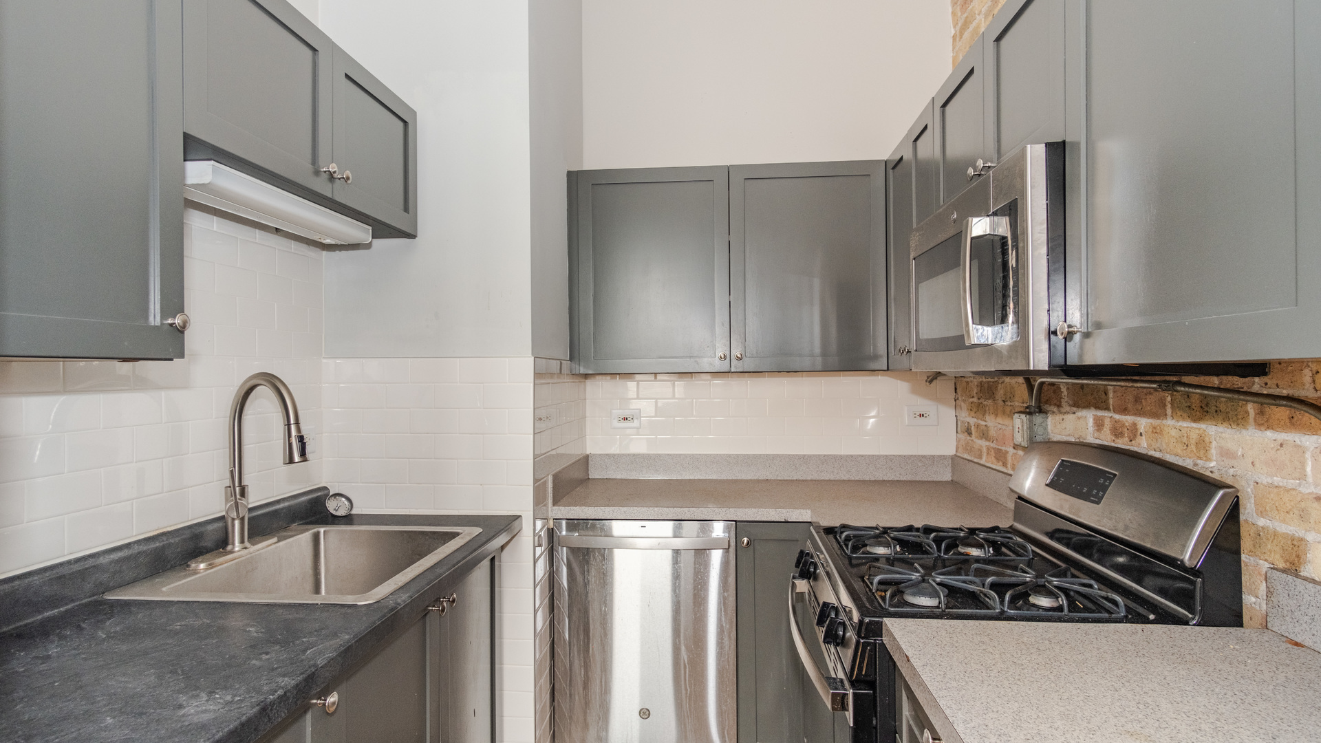 1300 N MILWAUKEE Avenue 3F
