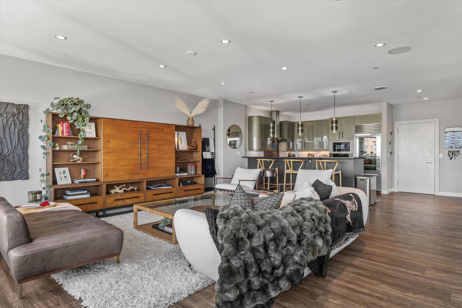 545 E Wells Street 802