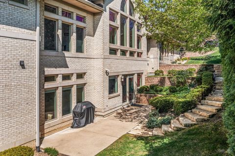 A home in Burr Ridge