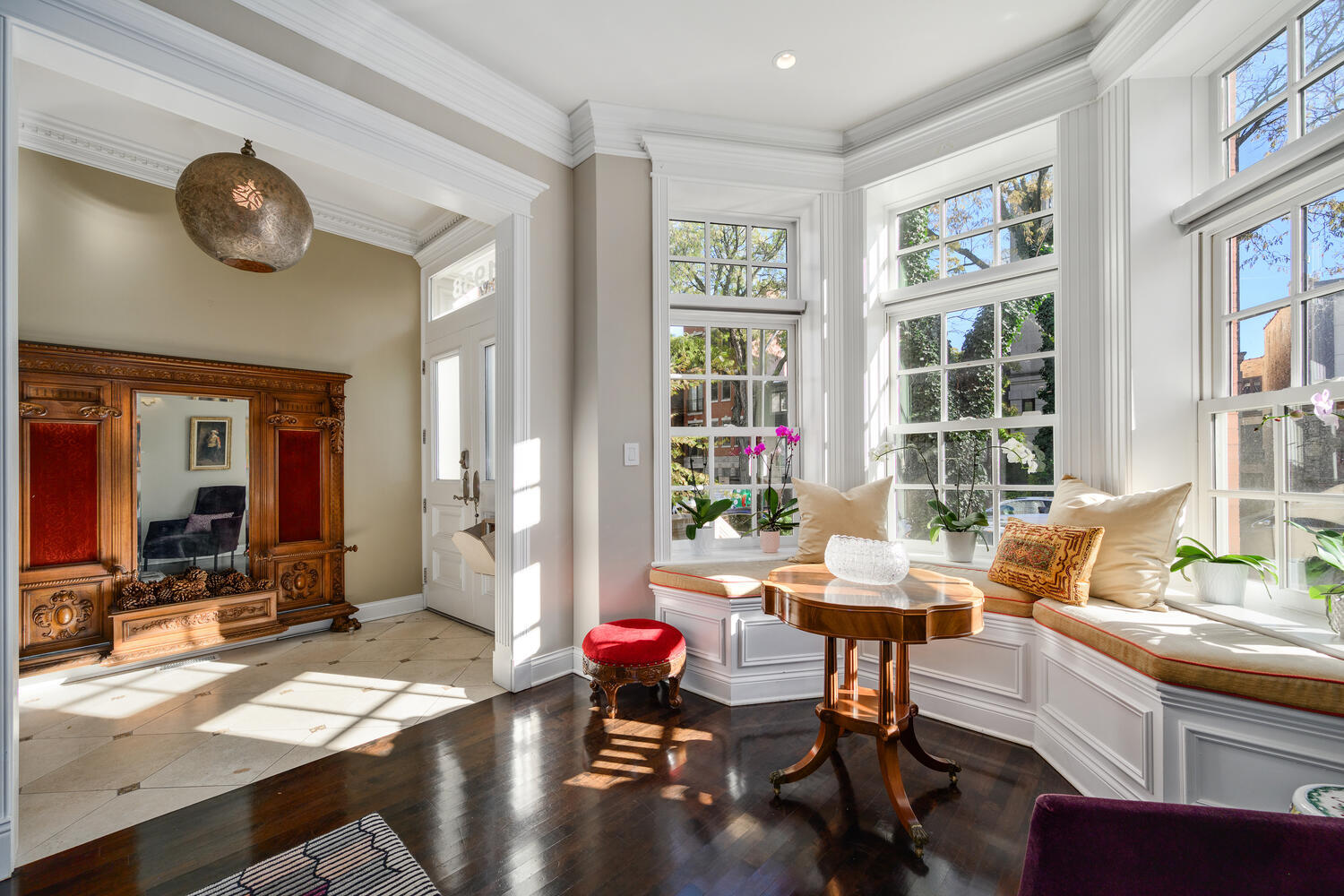 1938 N Hudson Avenue