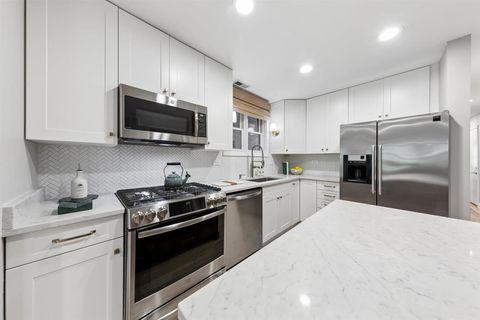 Tiny photo for 2555 N Southport Avenue #3, Chicago, IL 60614 (MLS # 12661338)