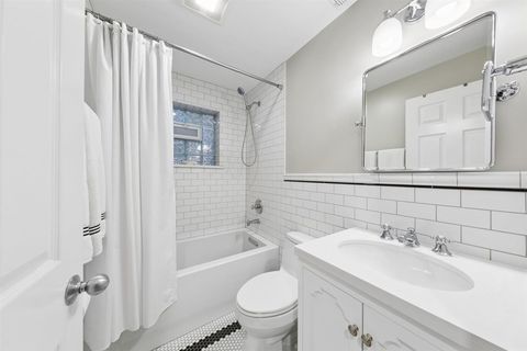Tiny photo for 2555 N Southport Avenue #3, Chicago, IL 60614 (MLS # 12661338)