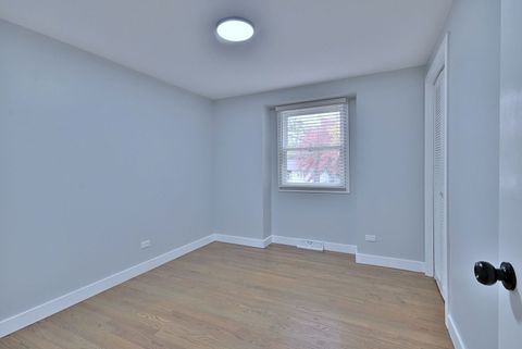 Tiny photo for 418 Surrey Lane, Lindenhurst, IL 60046 (MLS # 12521013)