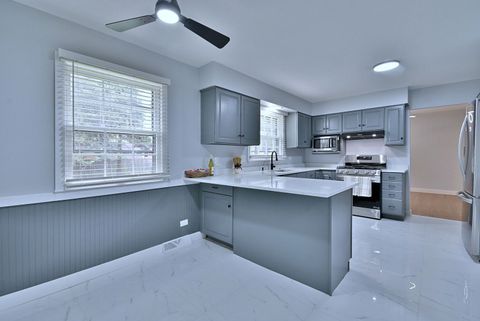 Tiny photo for 418 Surrey Lane, Lindenhurst, IL 60046 (MLS # 12521013)