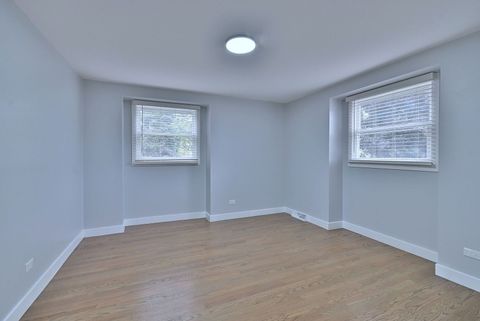 Tiny photo for 418 Surrey Lane, Lindenhurst, IL 60046 (MLS # 12521013)