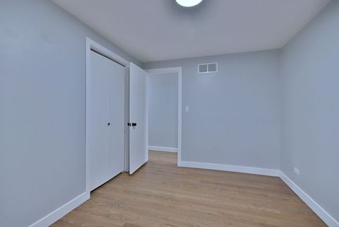 Tiny photo for 418 Surrey Lane, Lindenhurst, IL 60046 (MLS # 12521013)