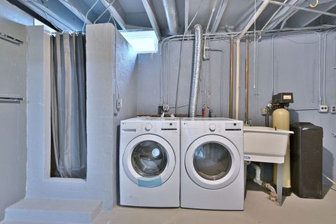 Tiny photo for 418 Surrey Lane, Lindenhurst, IL 60046 (MLS # 12521013)