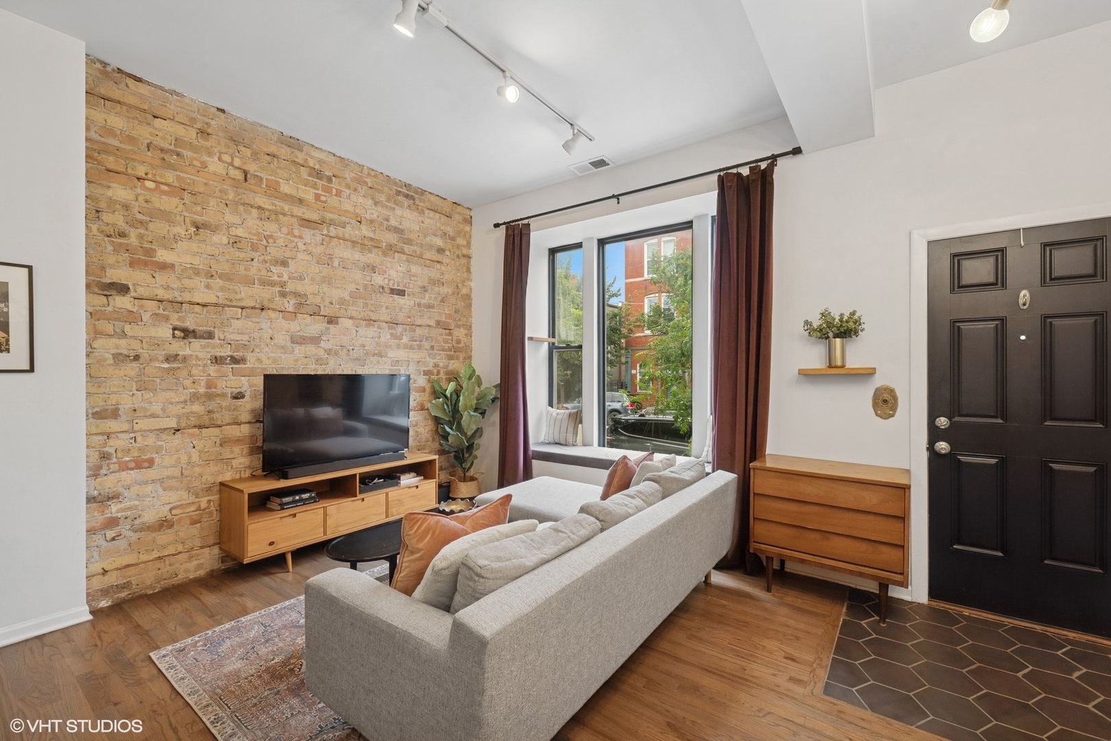 1324 W Huron Street 1F