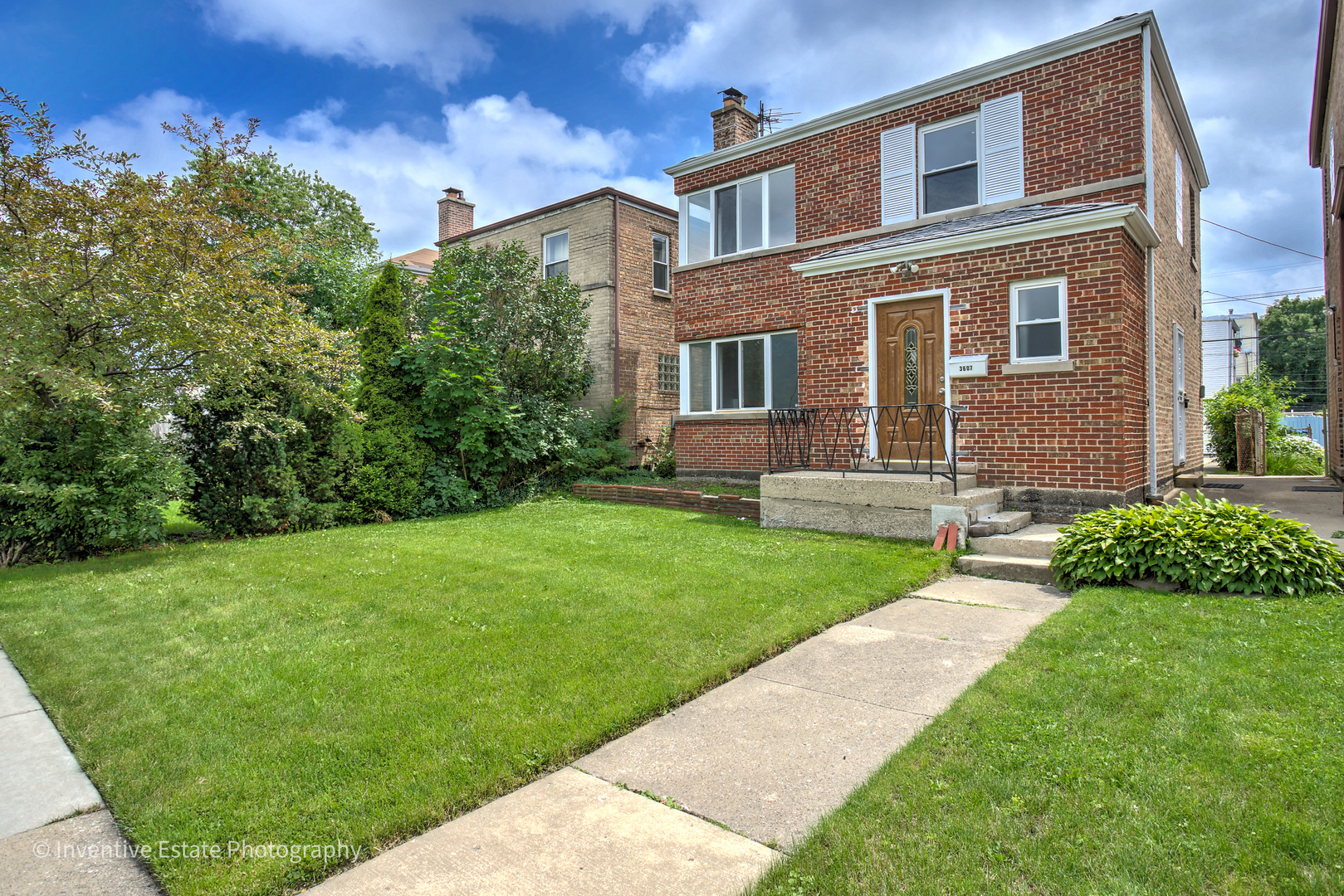 View Chicago, IL 60625 house