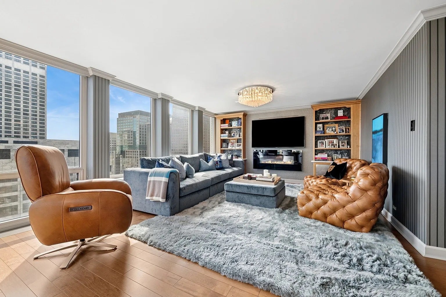 111 E Chestnut Street 22A