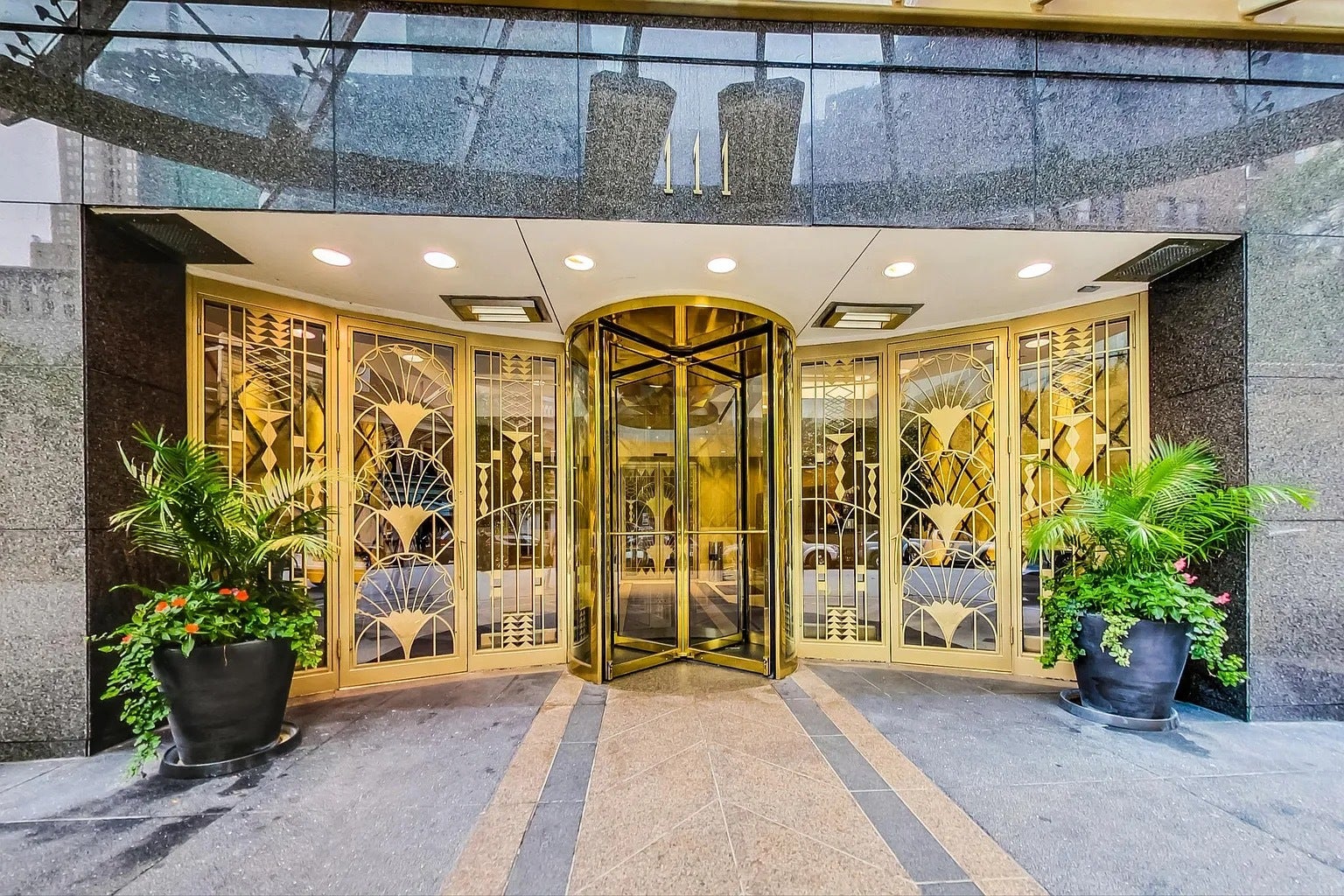 111 E Chestnut Street 22A