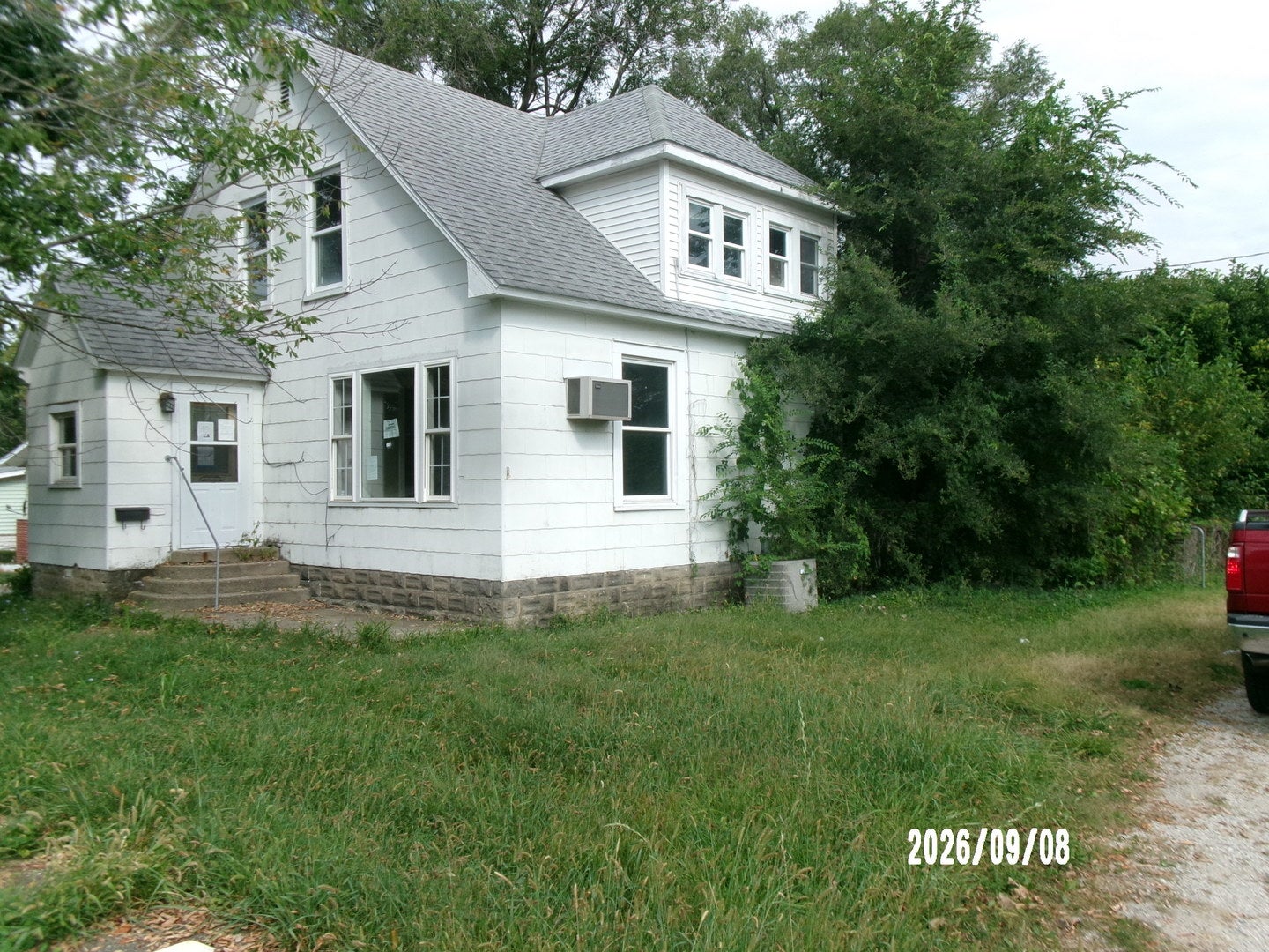 402 W Chestnut Street