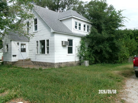 Tiny photo for 402 W Chestnut Street, Hoopeston, IL 60942 (MLS # 12760927)