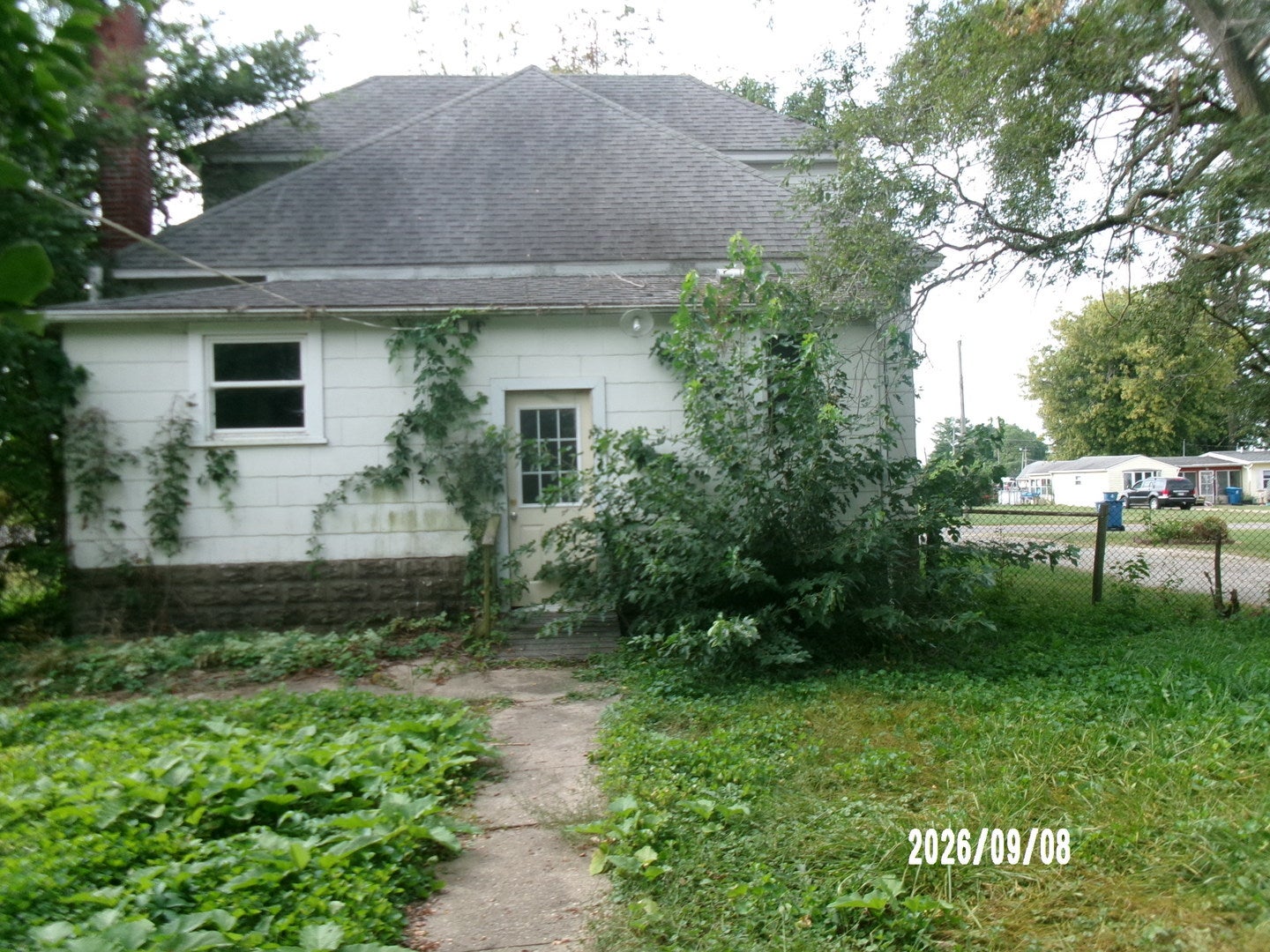 402 W Chestnut Street