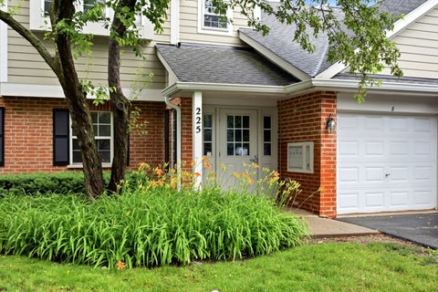 Photo of 225 Columbia Court #5, Schaumburg, IL 60193 (MLS # 12652903)