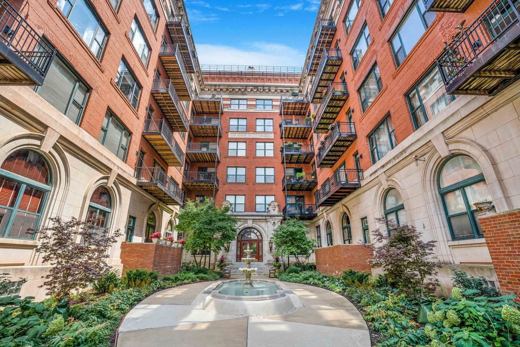 Photo for 1439 S MICHIGAN Avenue #103, Chicago, IL 60605 (MLS # 12428859)