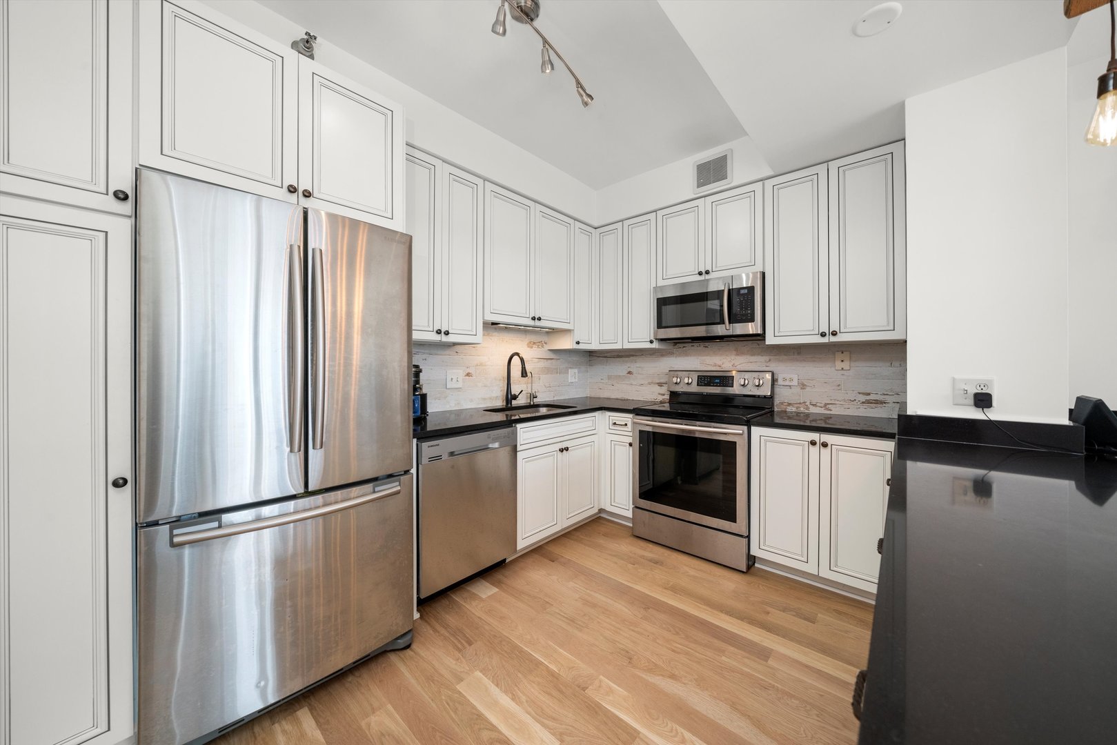 435 W Erie Street 1103