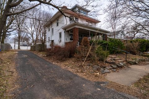 Tiny photo for 2416 N Dechman Avenue, Peoria, IL 61603 (MLS # 12599299)